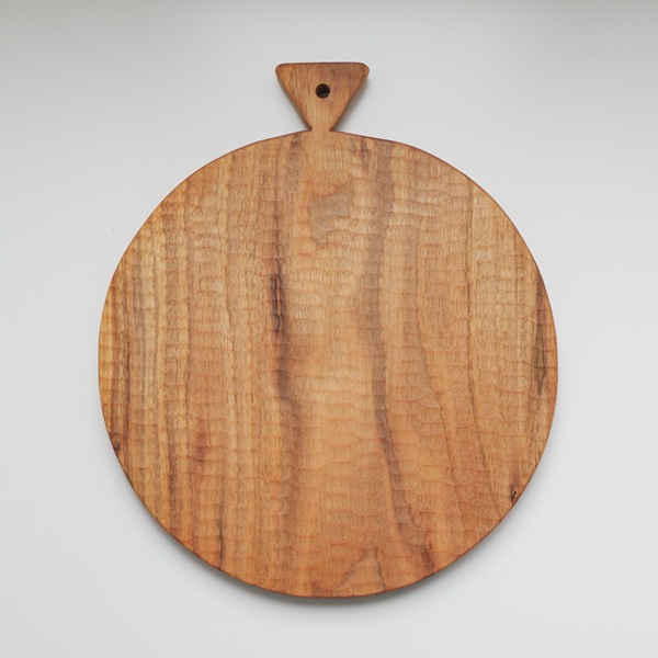 小沢賢一　くるみの木のカッティングボード　丸型　彫あり　Φ25cm　KM24