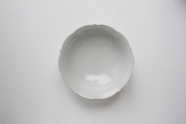 大井寛史　青白磁稜花4寸鉢　φ13ｃｍ