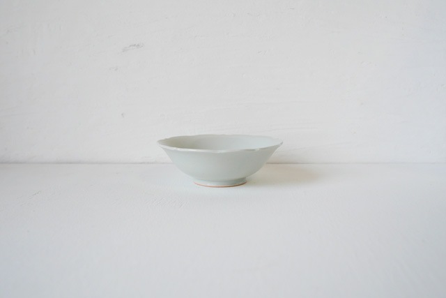 大井寛史　青白磁稜花4寸鉢　φ13ｃｍ