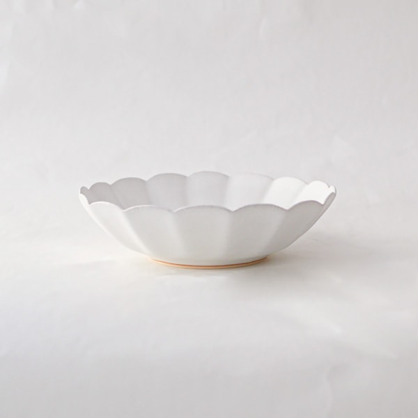 黒木泰等 白釉四方輪花浅鉢