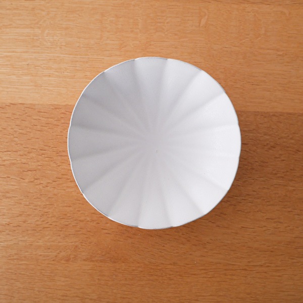 黒木泰等 白釉四方輪花浅鉢