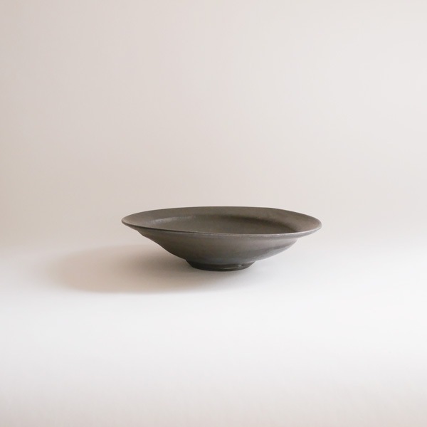 馬場勝文　黒釉アンシンメトリー7寸鉢　Φ21ｃｍ