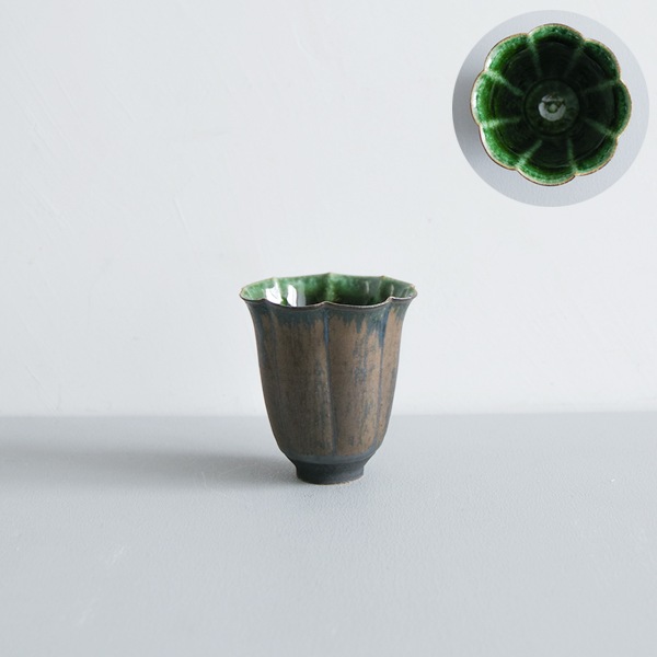 黒木泰等　織部輪花小湯呑み Φ8cm　H8.5cm　