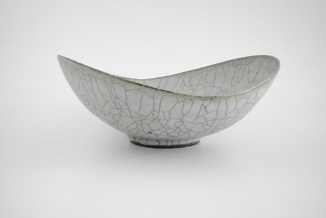 _田志保　炭入り楕円鉢8寸鉢