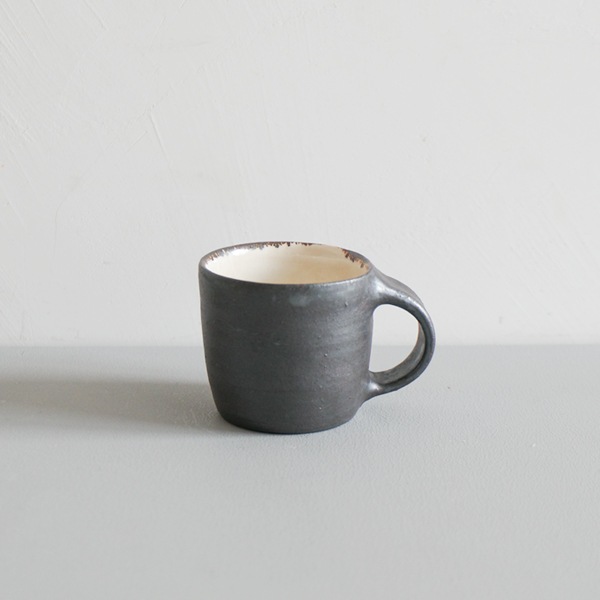 石原祥充　ロクロ小マグ　外黒