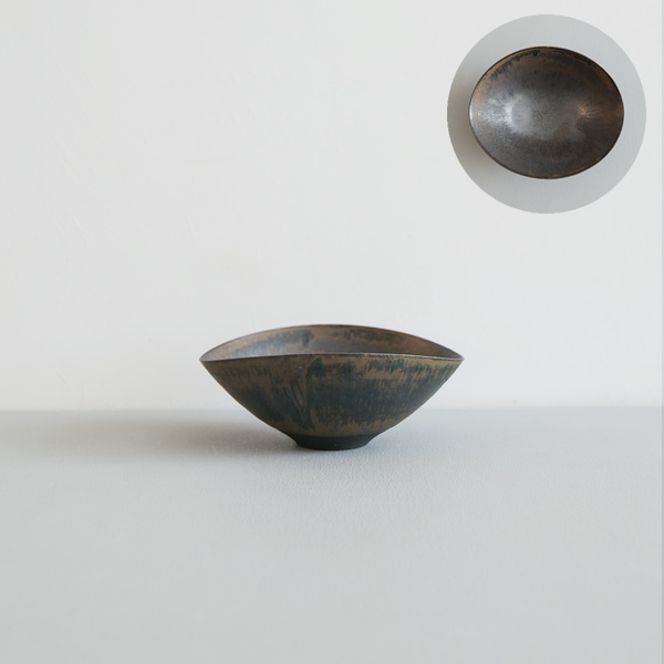 黒木泰等　鉄黒釉楕円小鉢　11cm×13.5cm　H5.5cm