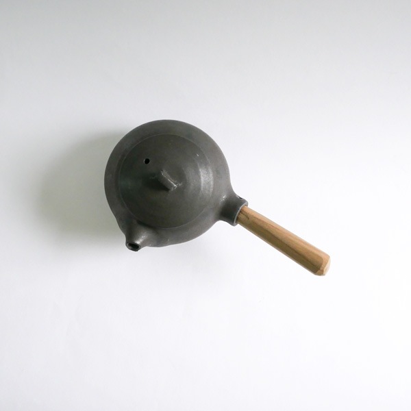 馬場勝文　黒釉急須（丸）