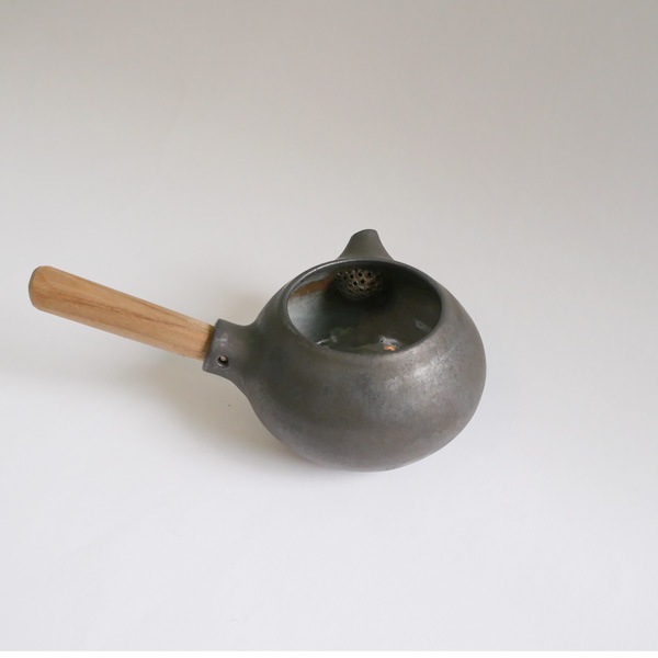 馬場勝文　黒釉急須（丸）