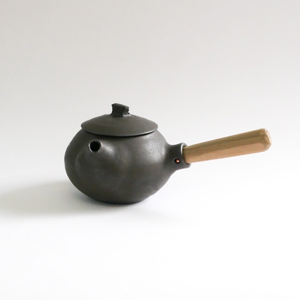 馬場勝文　黒釉急須（丸）