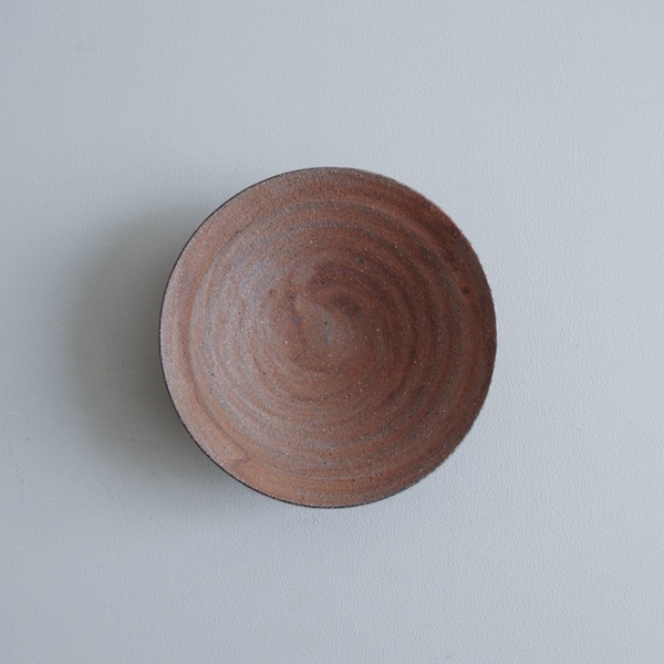 二階堂明弘　やきしめリム皿　小（赤）　Φ16ｃｍ　Ｈ4ｃｍ（おまかせ）