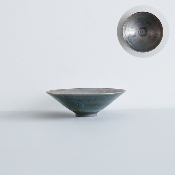 黒木泰等　鉄黒釉そり角小鉢　Φ14.5cm
