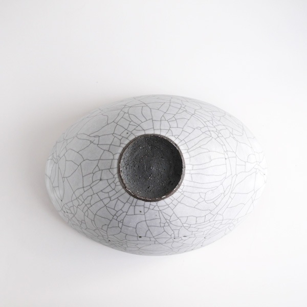 _田志保　炭入り楕円大鉢　24×38ｃｍ