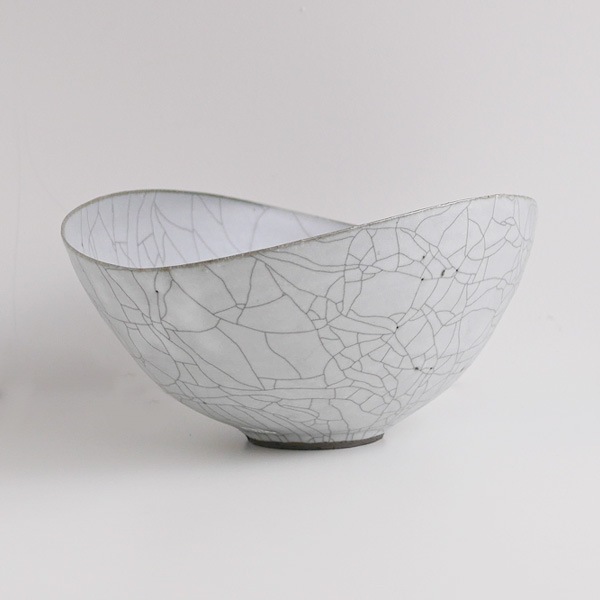 _田志保　炭入り楕円大鉢　24×38ｃｍ