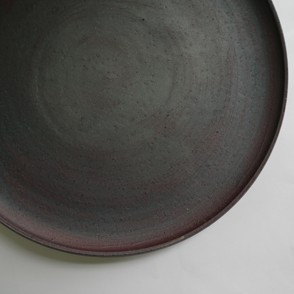 二階堂明弘 錆器リムプレート Φ23cm H2.2cm