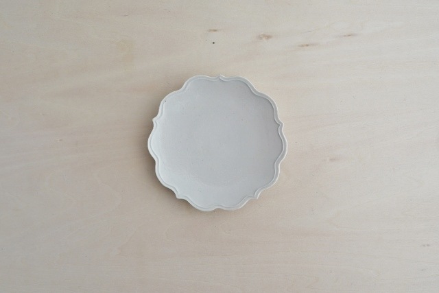 大井寛史　青白磁稜花豆皿