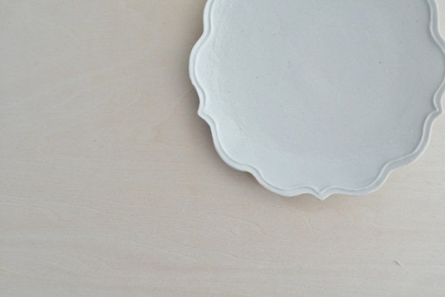 大井寛史　青白磁稜花豆皿