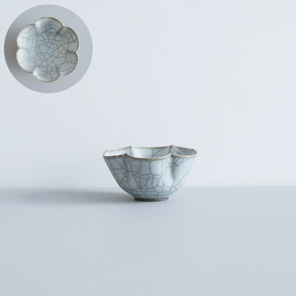 髙田志保　炭入り６弁豆鉢　Φ8cm　H4cm