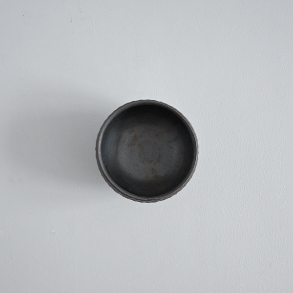 馬場勝文｜黒釉　しのぎ汲み出し