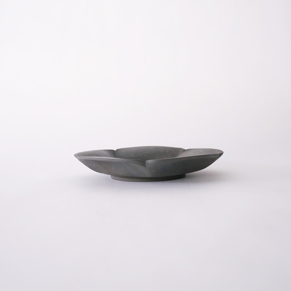 瀬川辰馬　 黒土象嵌 輪花鉢 Φ24ｃｍ