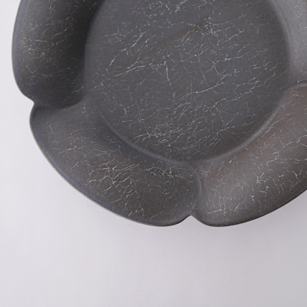 瀬川辰馬　 黒土象嵌 輪花鉢 Φ24ｃｍ
