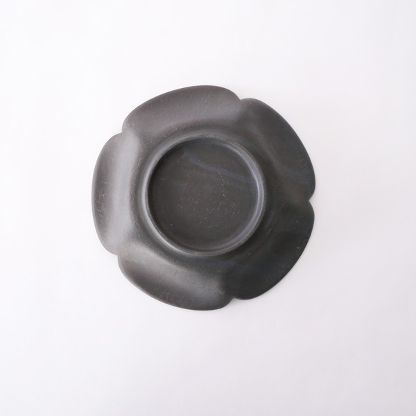 瀬川辰馬　 黒土象嵌 輪花鉢 Φ24ｃｍ