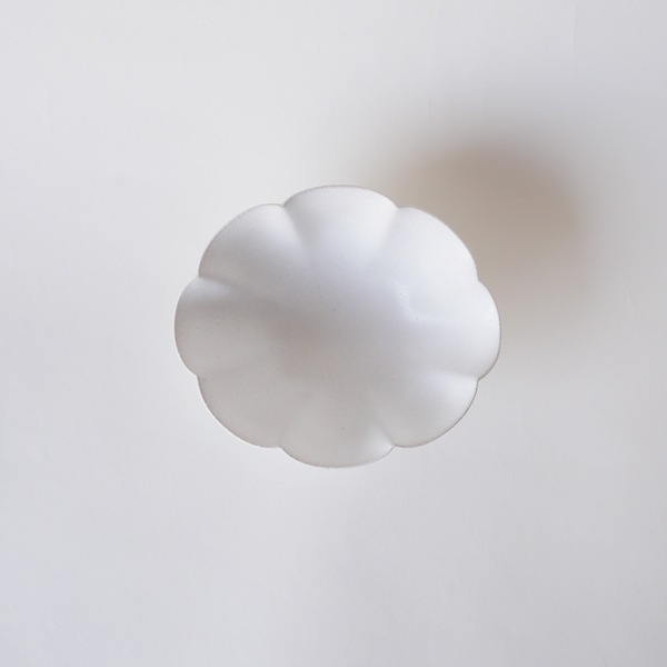 黒木泰等　白釉雲小鉢 H5cm