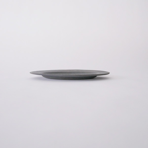 瀬川辰馬　 黒土象嵌 リムオーバルプレート 17.5×25ｃｍ
