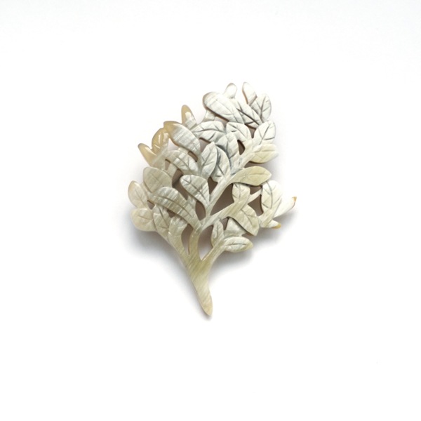 BISOU　緑の小枝　ブローチ