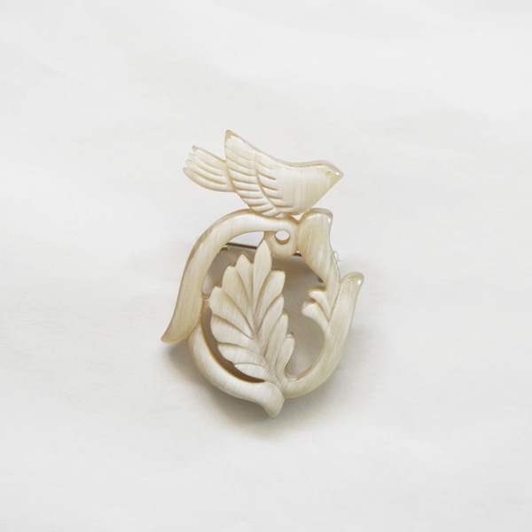 BISOU  旅立ち　ブローチ