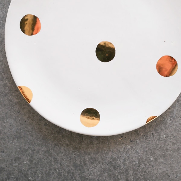 中囿義光　5寸皿 　（白・金・ドット）　Φ15ｃｍ