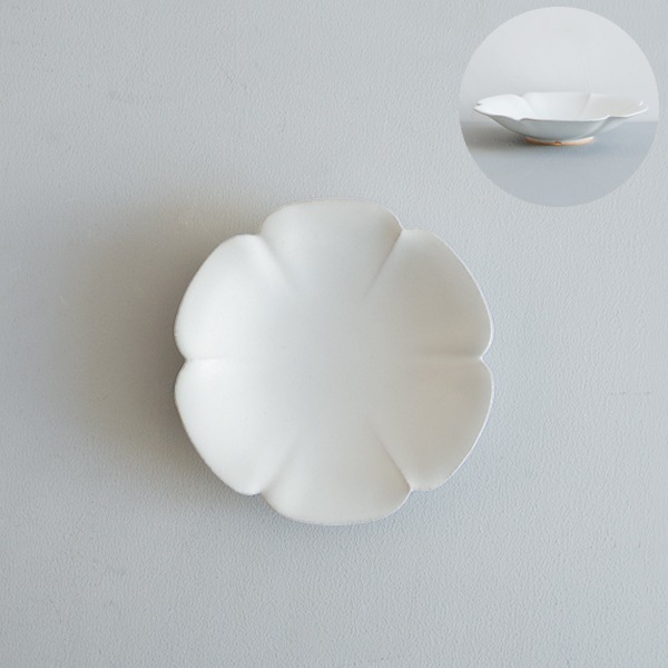 黒木泰等　白釉輪花小皿　φ14ｃｍ