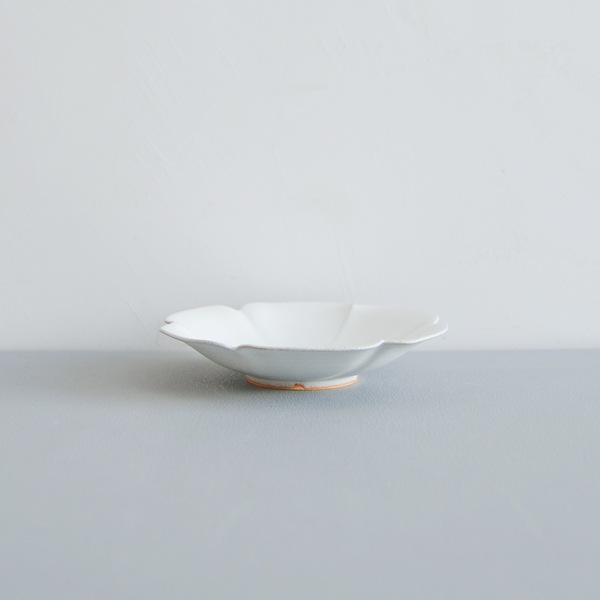 黒木泰等　白釉輪花小皿　φ14ｃｍ