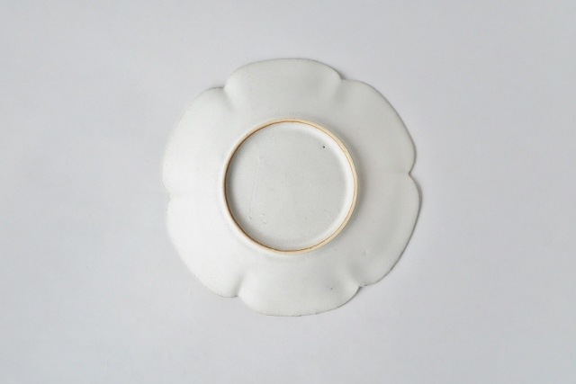 黒木泰等　白釉輪花小皿　φ14ｃｍ