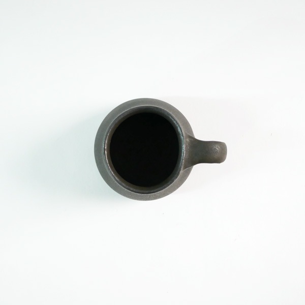 馬場勝文　黒釉BHマグ・角