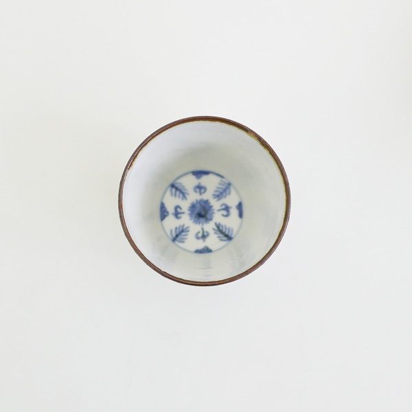 須藤拓也　色絵染付猪口　H6.5ｃｍ