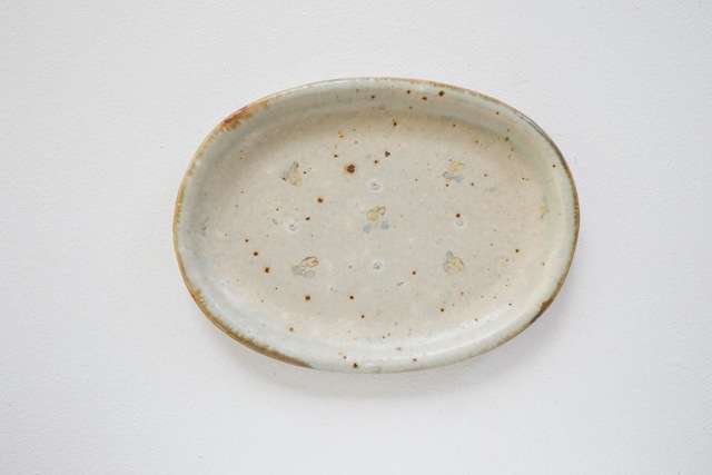 市野吉記　いろ安南　楕円皿　中　絵付（花）　14×19.5ｃｍ　