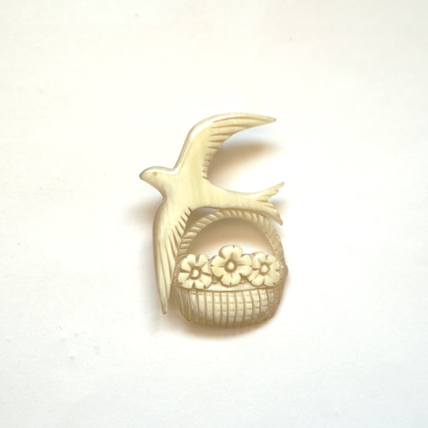 BISOU　花かごと小鳥　ブローチ