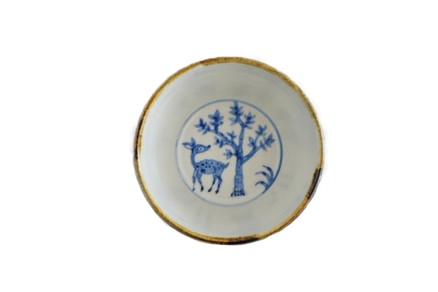 須藤拓也　色絵染付麦藁手猪口（鹿）