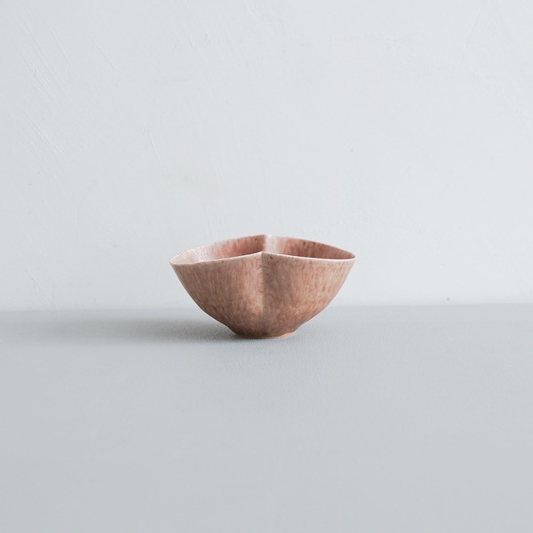 黒木泰等　あずき釉双葉小鉢　8.5cm×10.5cm　H5cm