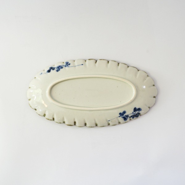 日高直子　楕円輪花皿　11×22ｃｍ