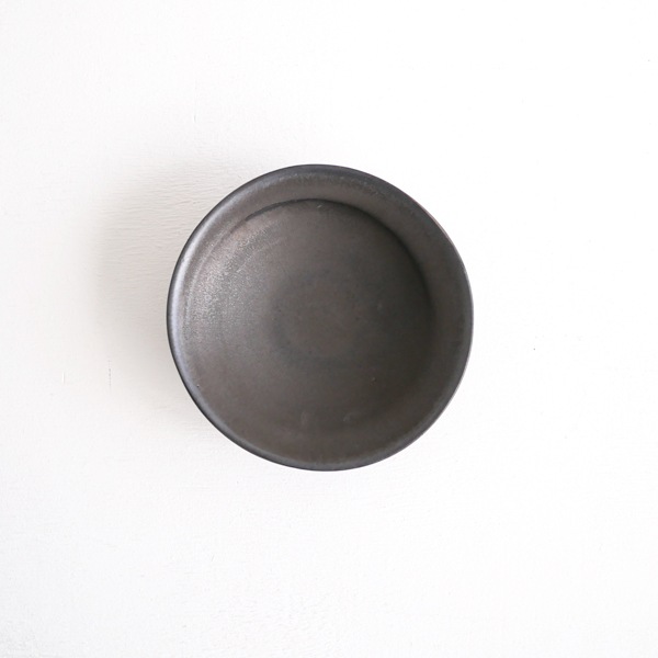馬場勝文　黒釉アンシンメトリー5.5寸鉢　Φ16.5ｃｍ