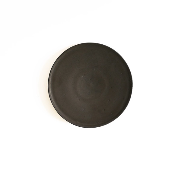 馬場勝文　黒釉6寸皿　Φ18cm