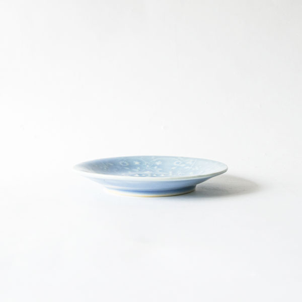 稲村真耶　湖水釉印刻更紗唐草4寸皿　Φ13cm