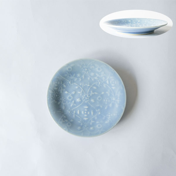稲村真耶　湖水釉印刻更紗唐草4寸皿　Φ13cm
