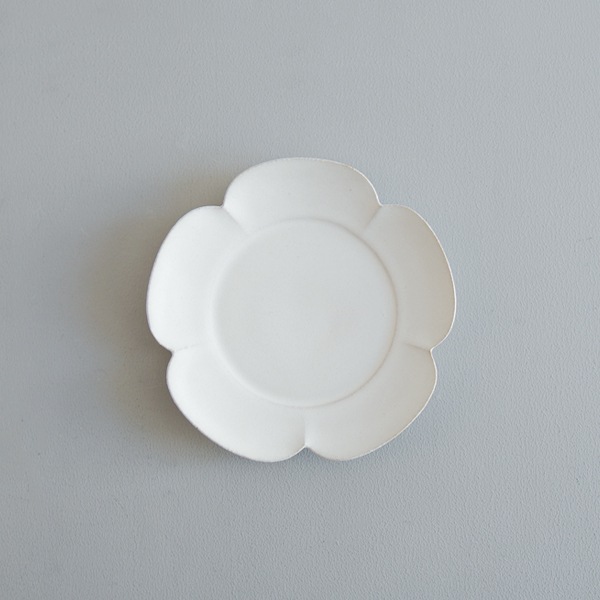 黒木泰等　白釉花小皿　Φ15ｃｍ