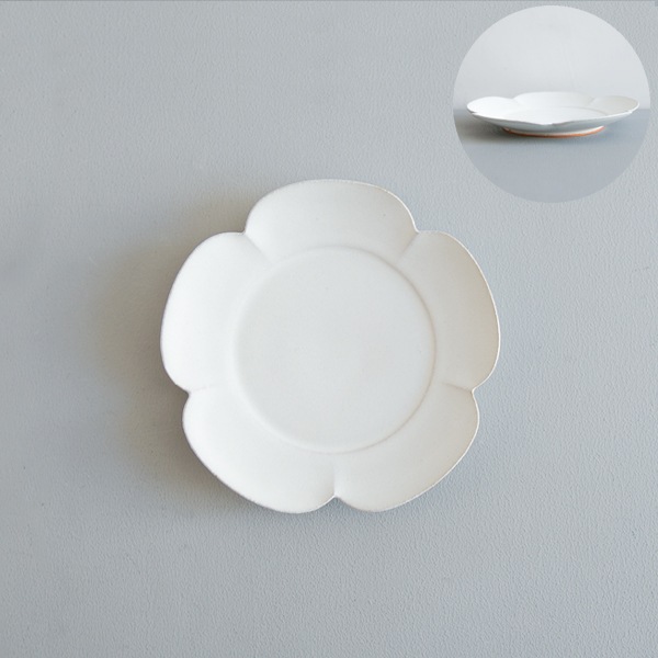 黒木泰等　白釉花小皿　Φ15ｃｍ