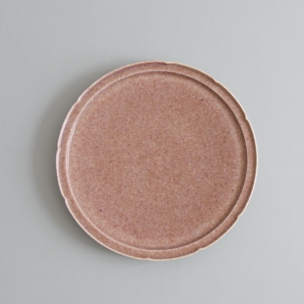 黒木泰等　あずき釉リム輪花平皿　Φ22.5cm　H2cm