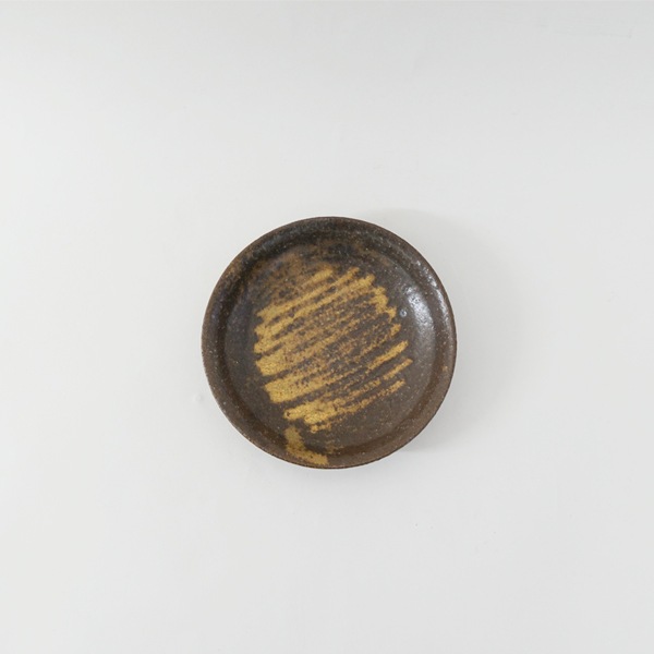 及川静香　鉄釉　スリップ4寸皿　Φ12cm