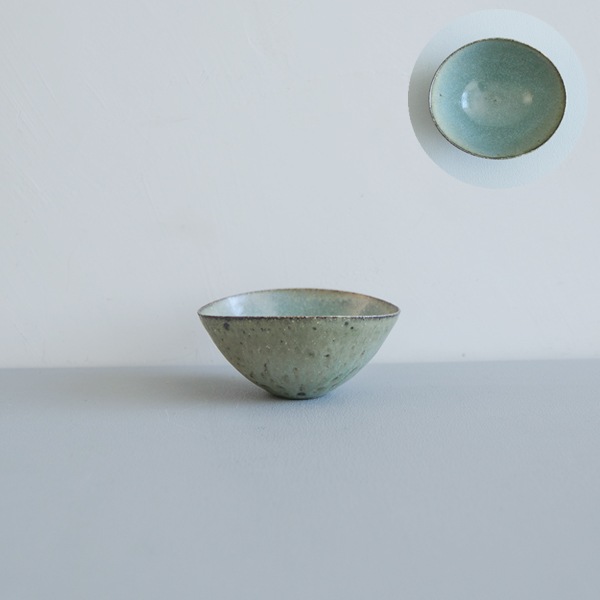 髙田志保　灰釉楕円鉢　9cm×10.5cm　H5cm