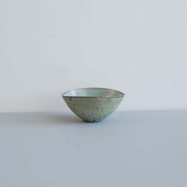 髙田志保　灰釉楕円鉢　9cm×10.5cm　H5cm